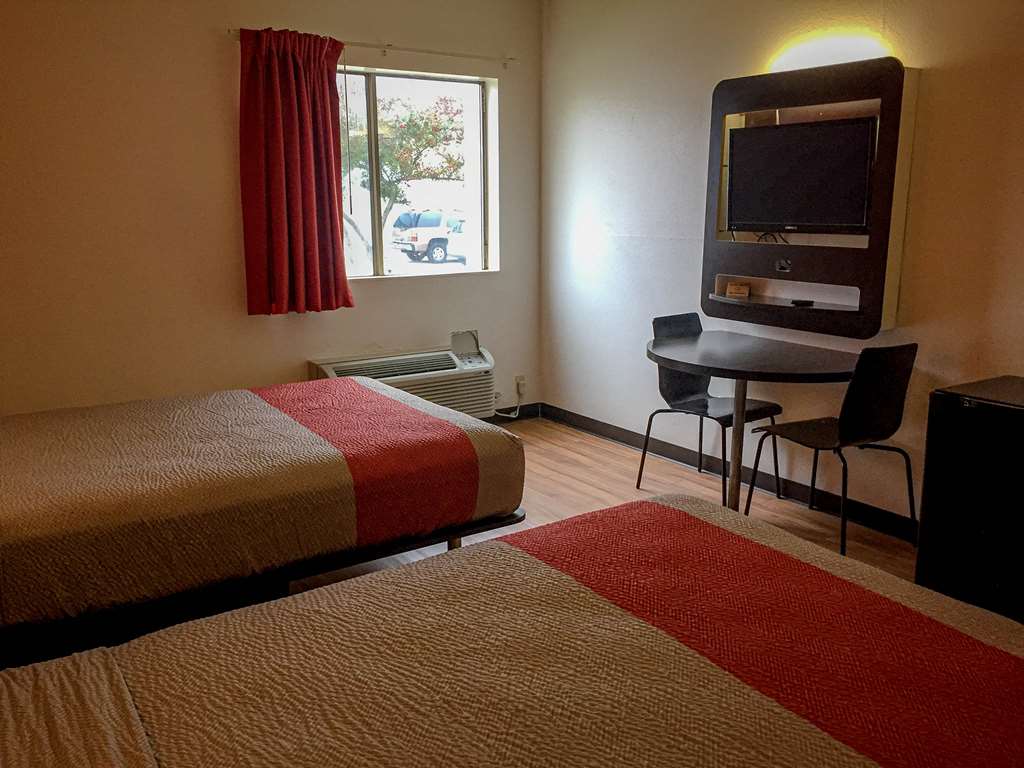 Motel 6 Woodway TX - photo 11