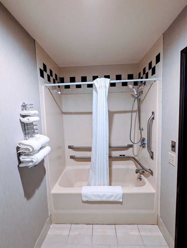 Woodfield Inn and Suites - photo 19