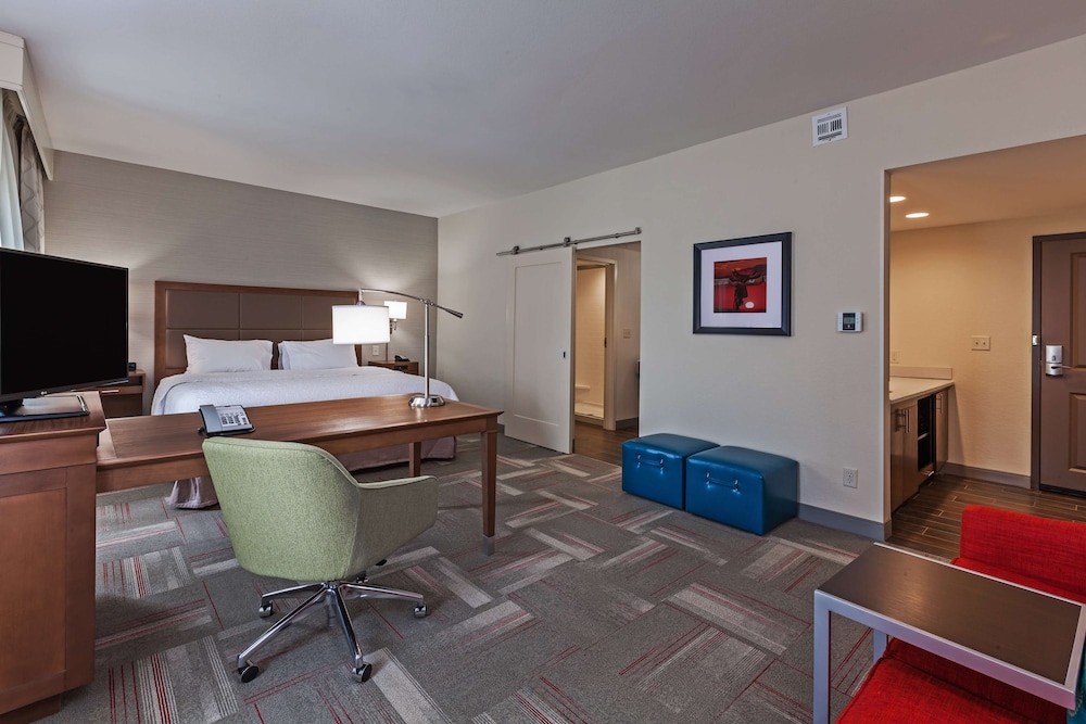 Hampton Inn & Suites Claremore - photo 27