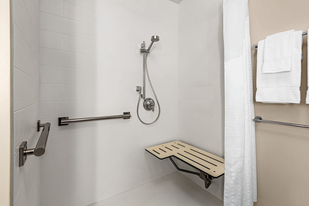 Holiday Inn Express and Suites Ukiah by IHG - photo 33