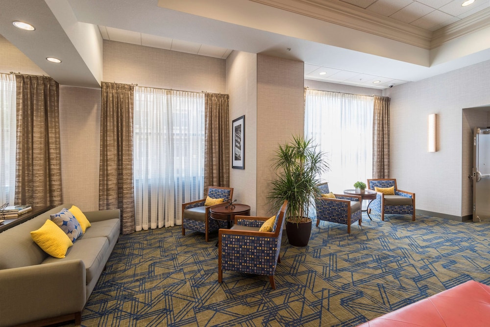 Hampton Inn & Suites Tulsa Downtown - photo 2