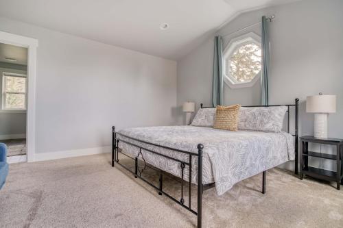 Charlies Cove in Depoe Bay, United States