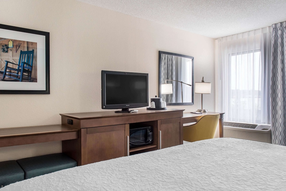 Hampton Inn Douglas - photo 11