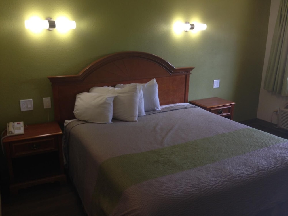 Red Carpet Inn New Brunswick - photo 4