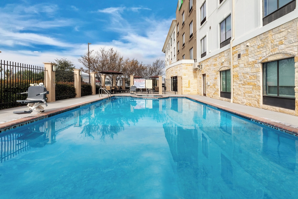 Holiday Inn Express & Suites Del Rio by IHG - photo 41