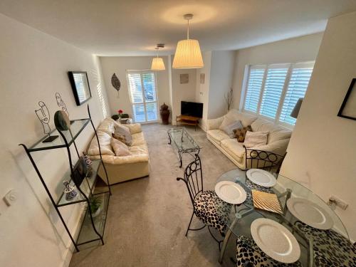 2 Bed 2 Bathroom Gated Apartment 1 Inc free Parking — 4-Star Luxury Hotel in Bromley, United Kingdom