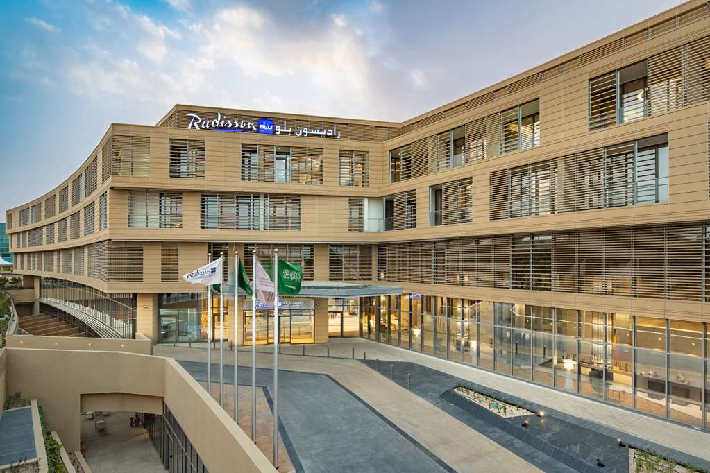 Radisson Blu Hotel & Residence Riyadh Diplomatic Quarter — 4-Star Luxury Hotel in Riyadh, Saudi Arabia