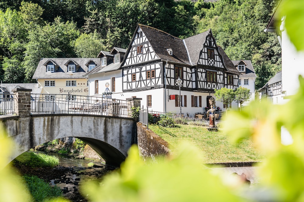 Burghotel Grenzau — Hoehr Grenzhausen