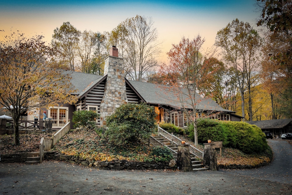 Snowbird Mountain Lodge All Inclusive Adventure — hotel in Robbinsville