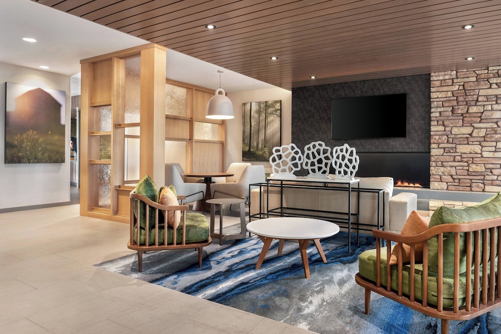 Fairfield Inn & Suites by Marriott Milwaukee West - photo 2