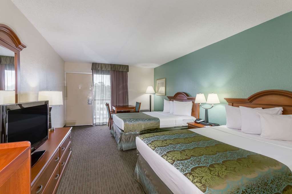 Baymont by Wyndham Sarasota - photo 9