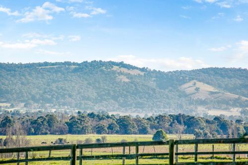 Yering Park Cottage — 4-Star Luxury Hotel in Coldstream, Australia