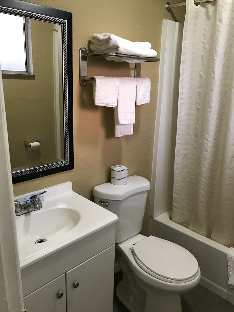 Princess Motel Maryville - photo 14
