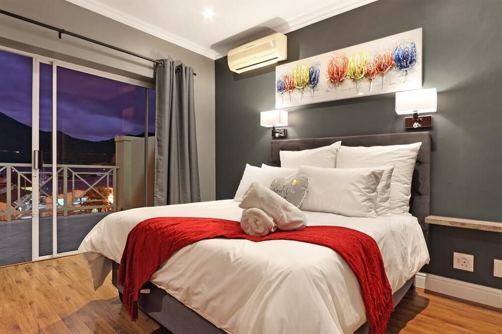 Villa de la Mer Hout Bay Beachfront