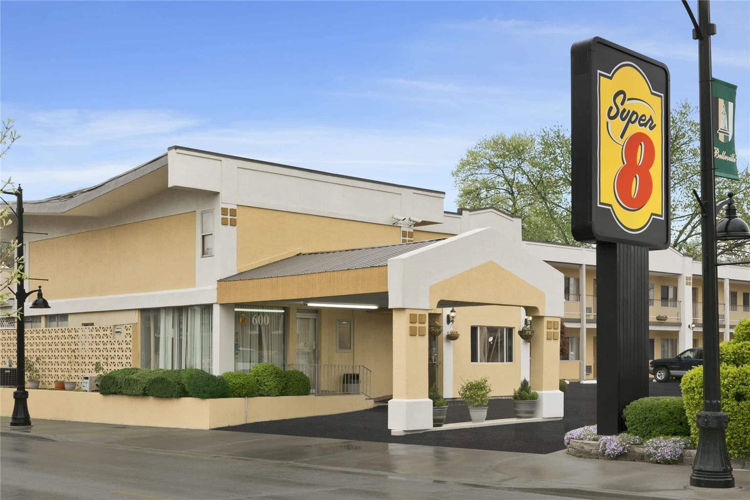 Super 8 by Wyndham Belleville St. Louis Area in Belleville, United States