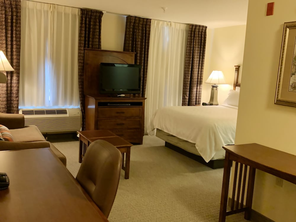 Staybridge Suites Albuquerque Airport an IHG Hotel - photo 5