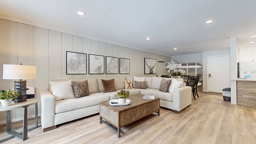 Emerson Escape Incredible Moments at Mammoth in Mammoth Lakes, United States