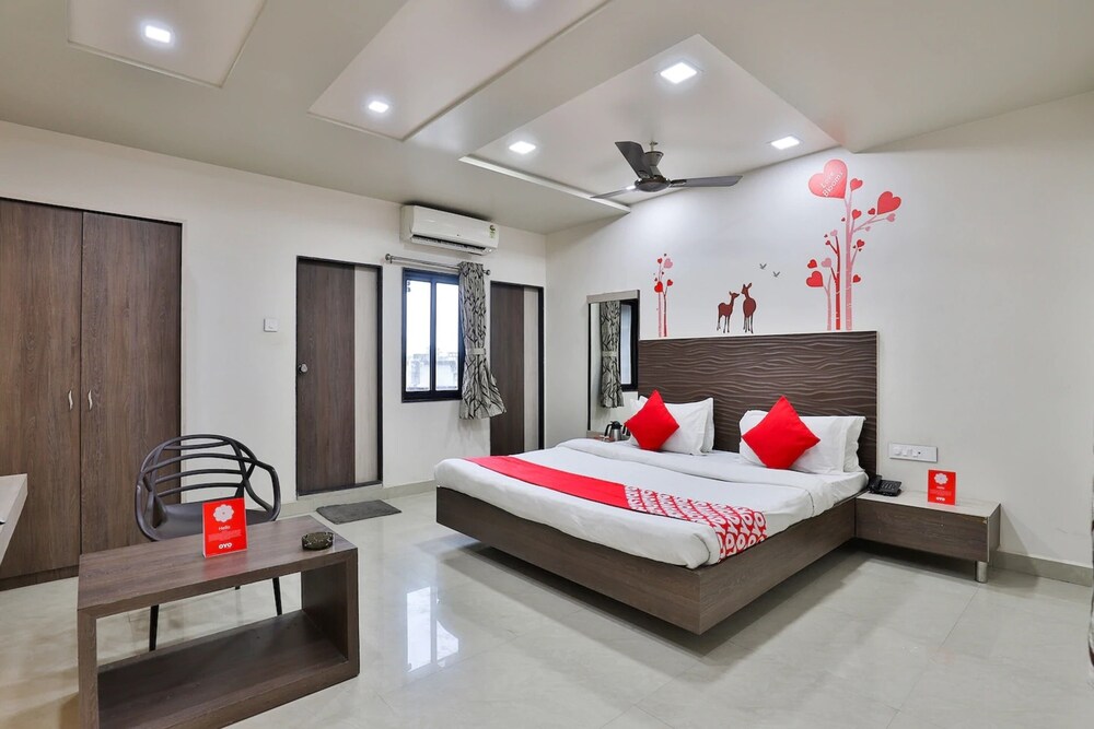 Daksh Hotel & Restaurant in Veraval, India