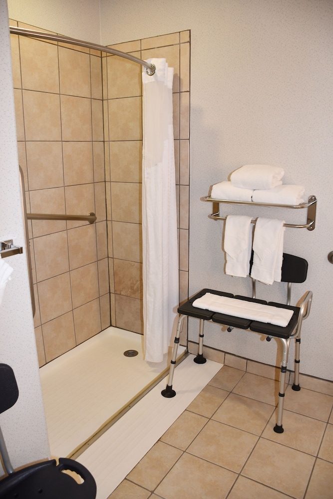 Holiday Inn Express & Suites Evanston By IHG - photo 35