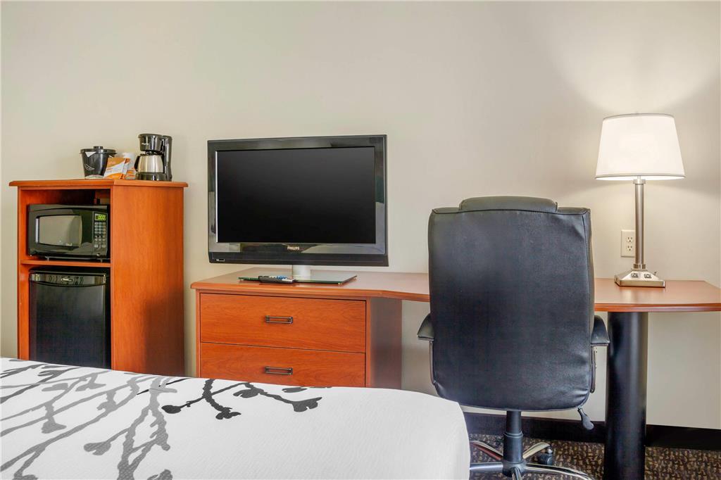 Sleep Inn & Suites Milwaukee Airport - photo 12
