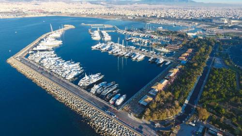 Athenian Riviera Beach Front Apartment 2 Minutes From Tram Stop — 4-Star Luxury Hotel in Palaio Faliro, Greece