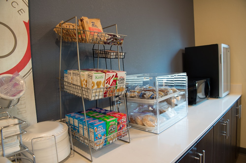 Cobblestone Inn & Suites Forest City - photo 36