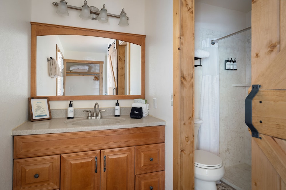 Elk Refuge Inn - photo 87
