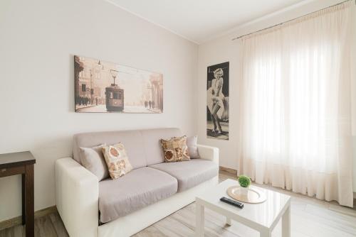 Charming new & bright apt in the heart of Milan — 4-Star Luxury Hotel in Milan, Italy