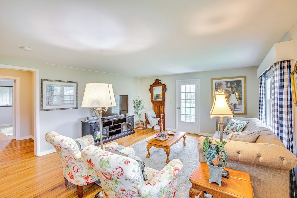 4 Mi to Dtwn: Goodlettsville Getaway w Yard in Goodlettsville, United States