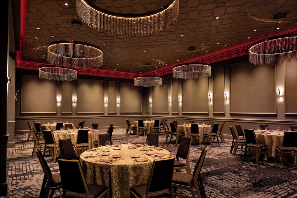 Sheraton Commander Hotel - photo 61