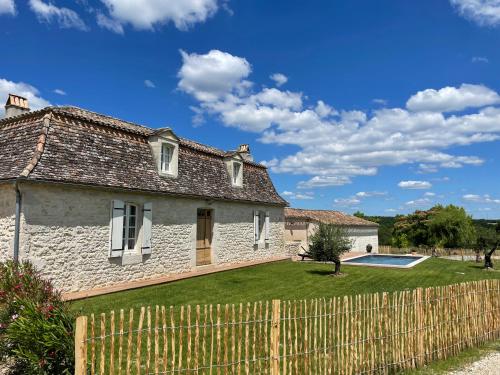 L Ecrin de Bricabeau Longere En Pierres Avec Piscine Privative - last minute hotel in Unknown City