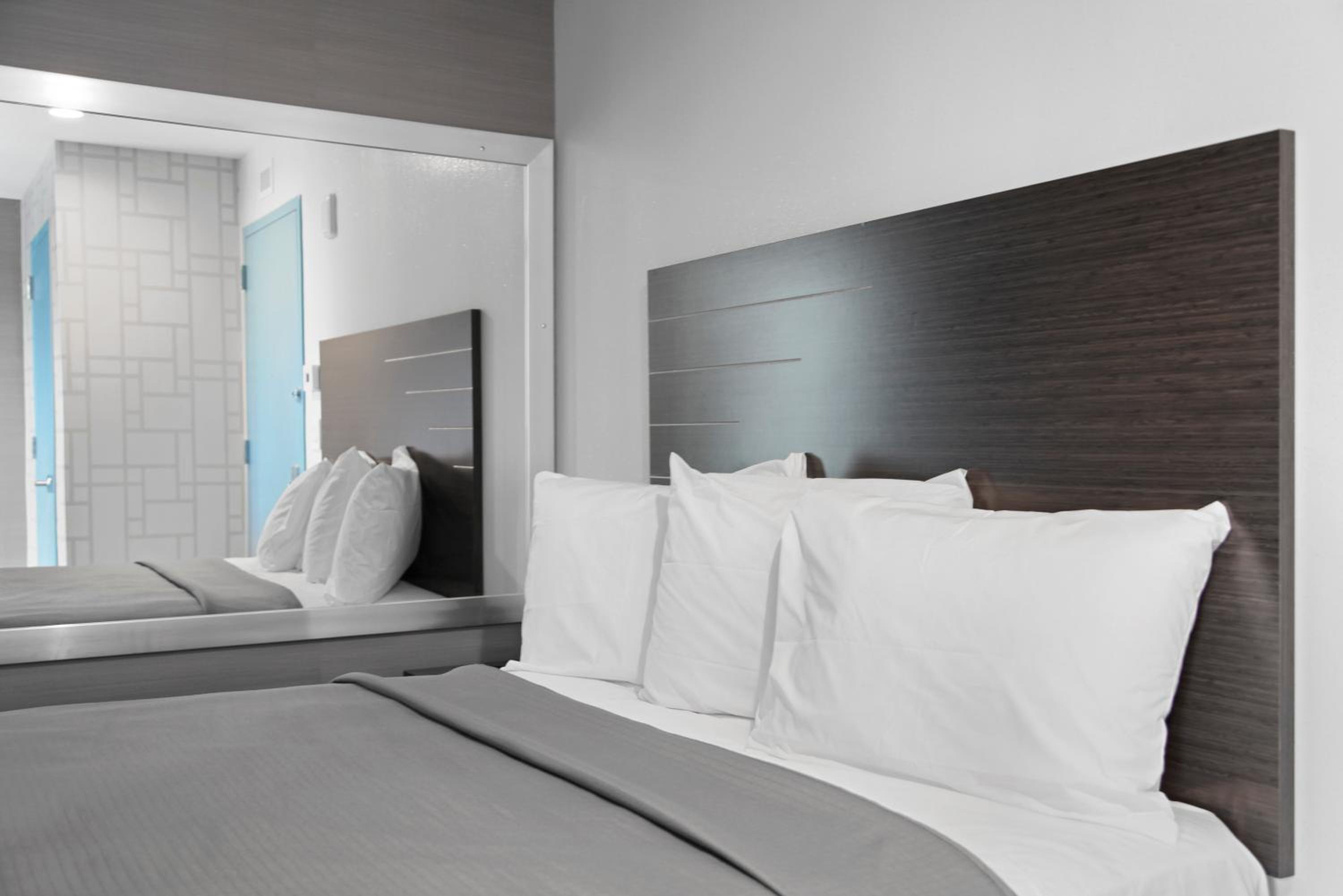 Hotel 365 Bronx - photo 17