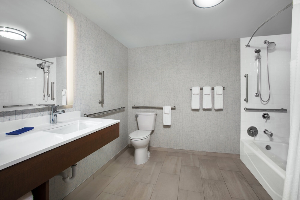 Holiday Inn Express Charleston Civic Center by IHG - photo 13