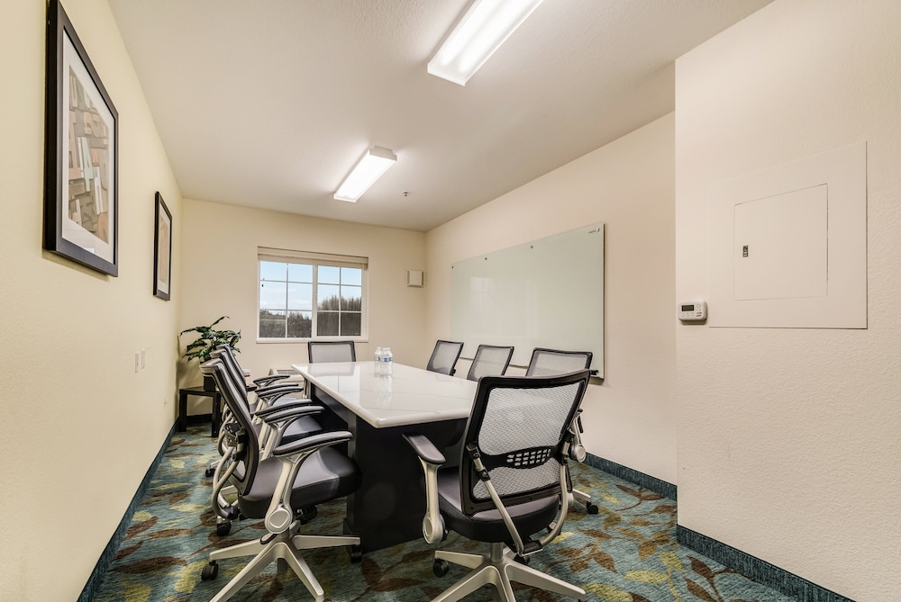Candlewood Suites Portland Airport by IHG - photo 57