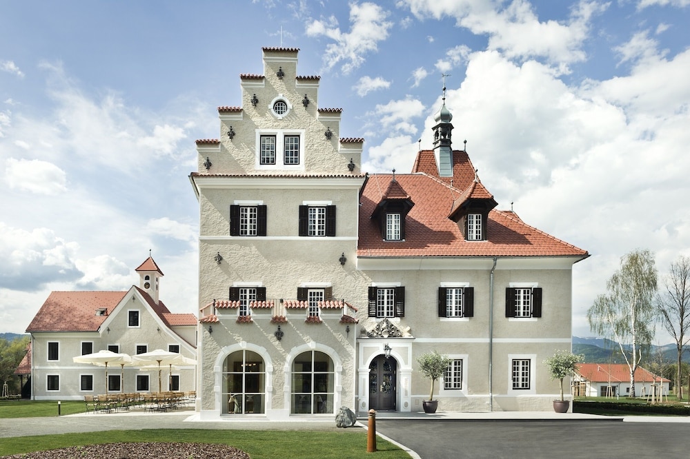 Tauroa G'schlössl Murtal — 4-Star Luxury Hotel in Grosslobming, Austria