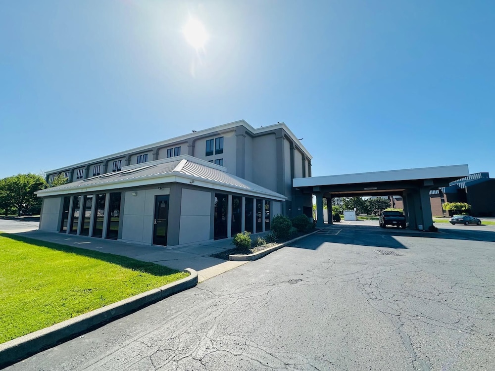 Country Inn & Suites by Radisson Canton near Hall — hotel in Canton