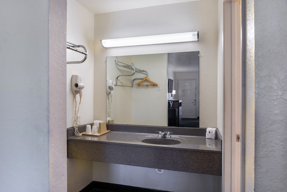 OYO Inn & Suites Medical Center San Antonio - photo 23