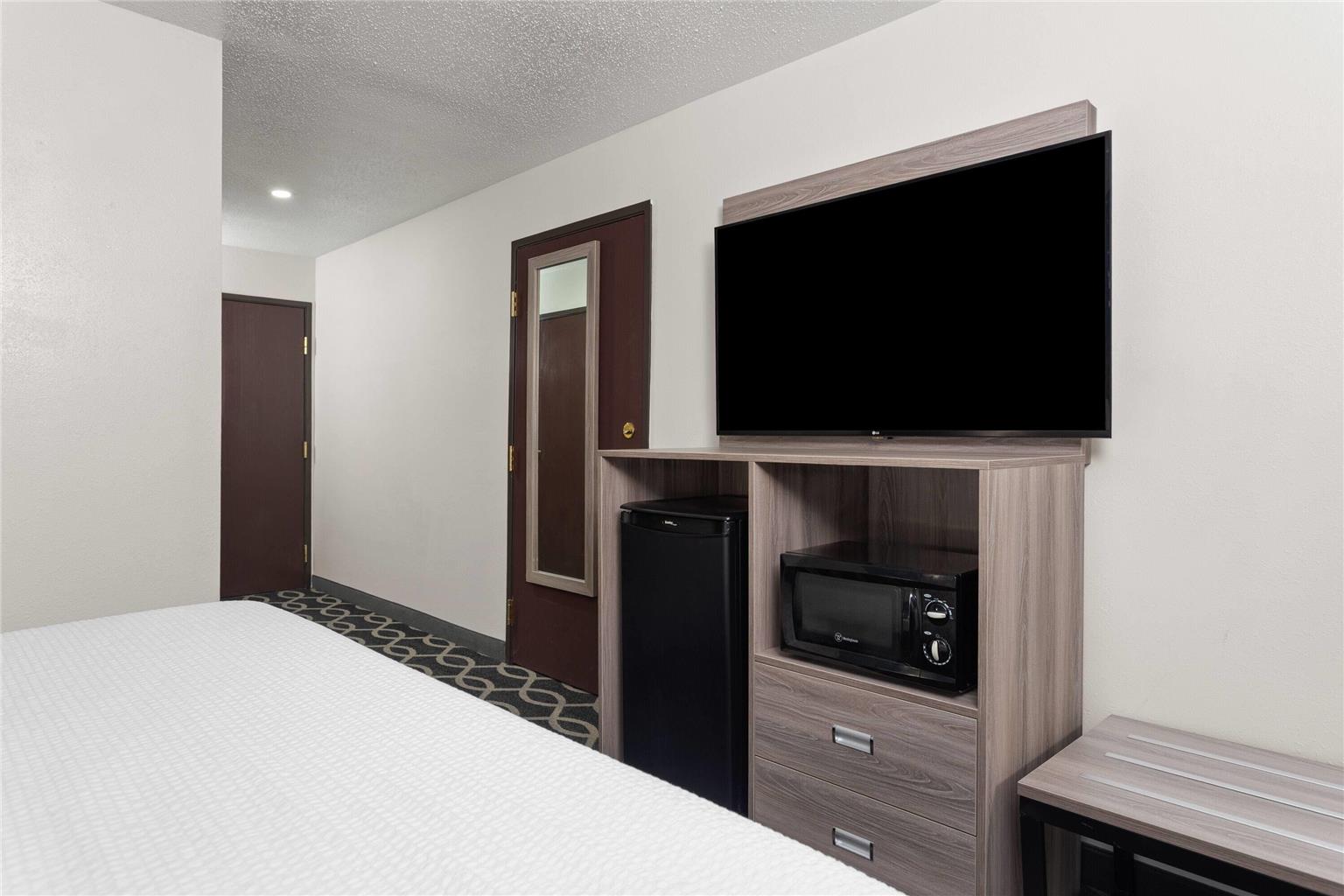 Baymont by Wyndham Piqua - photo 17