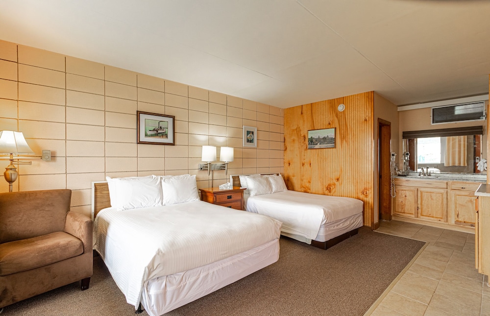 Half Moon Motel & Cottages - photo 20