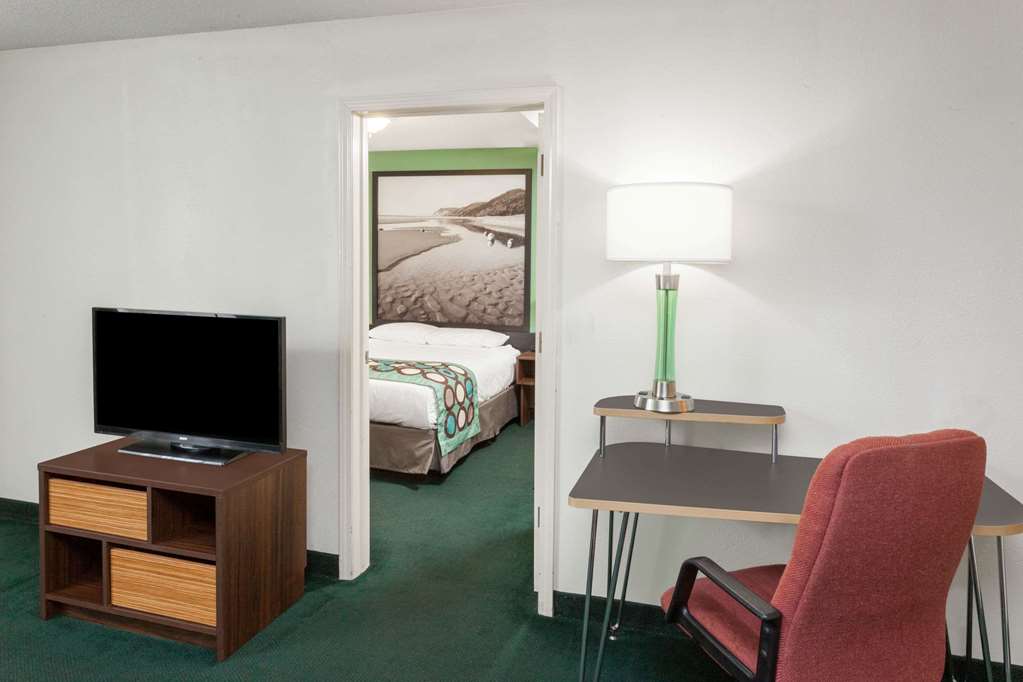Super 8 by Wyndham Stevensville St. Joseph - photo 14