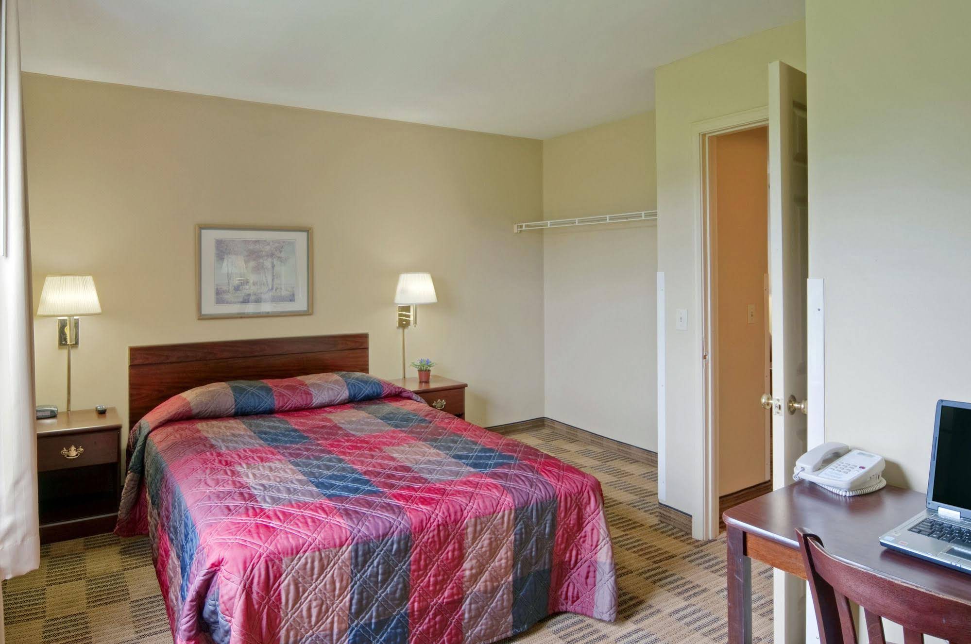 Extended Stay Lenexa Studios - photo 4