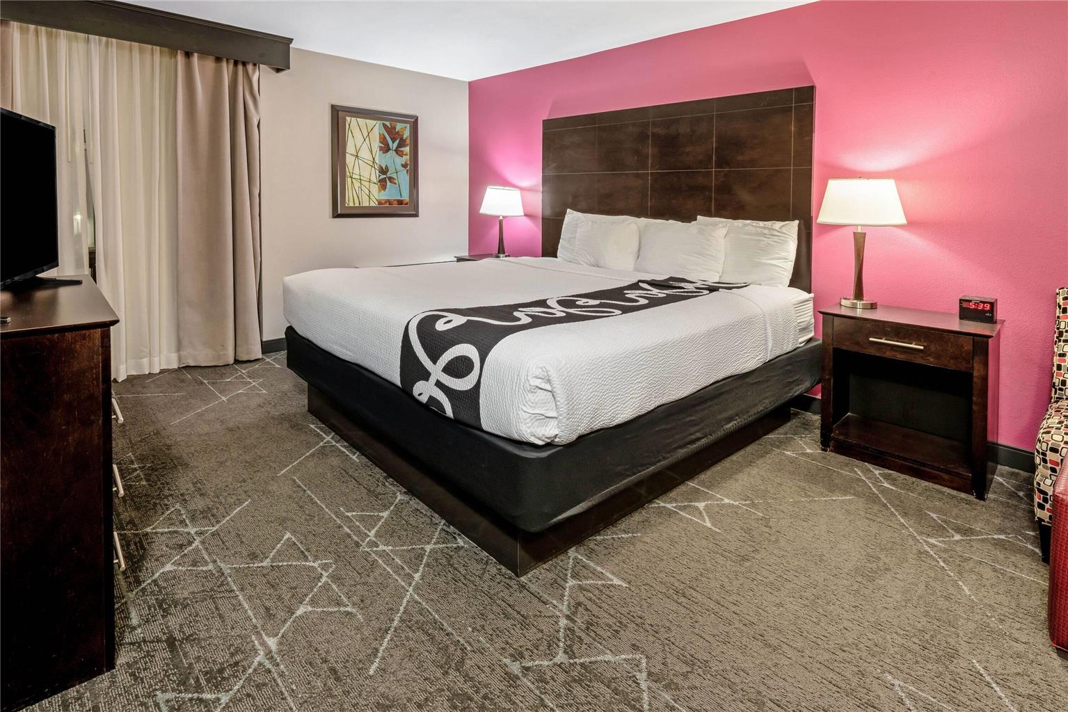 La Quinta Inn & Suites by Wyndham Dallas I 35 Walnut Hill Ln - photo 28