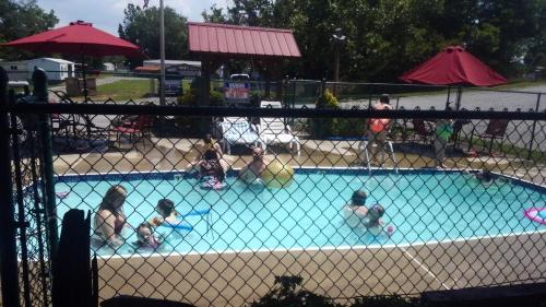 Bay Springs Country Inn & Marina - photo 5