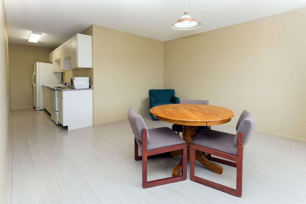 Days Inn by Wyndham Colorado Springs Airport - photo 14