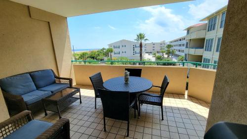 DeSoto Beach Club 205 by Tybee Beach Vacation Rentals — 4-Star Luxury Hotel in Tybee Island, United States