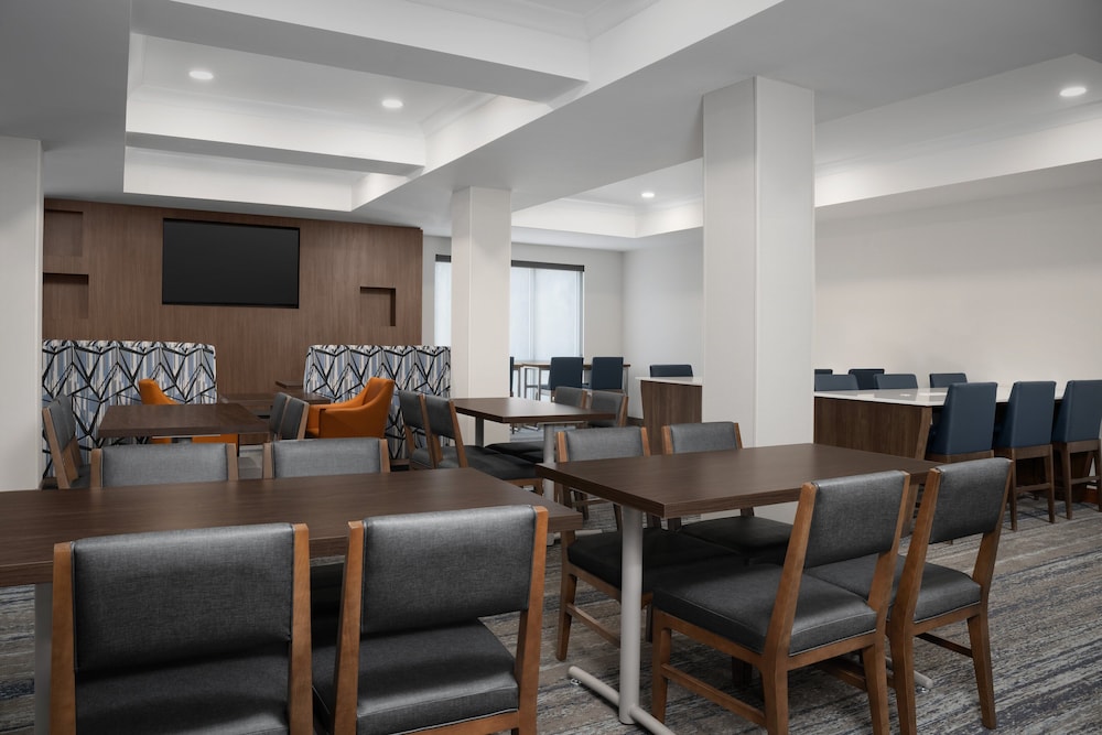 Holiday Inn Express Alexandria Fort Belvoir - photo 31