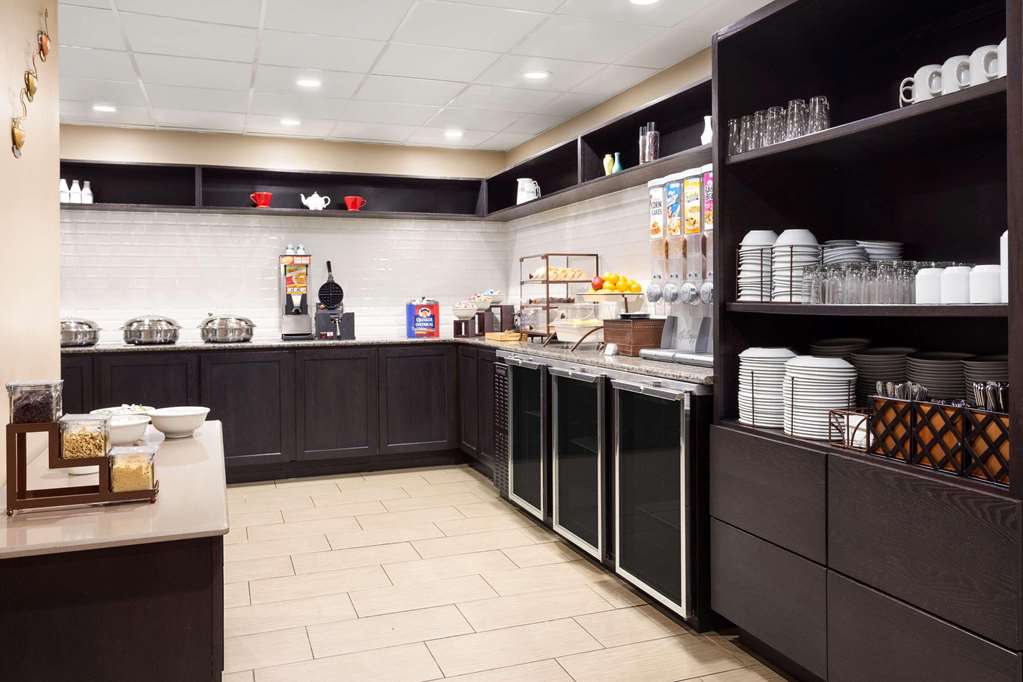 Country Inn & Suites by Radisson San Antonio Lackland AFB SeaWorld Area - photo 9