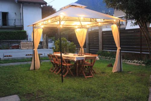 AgliChalet Erbe Montane Vasca idromassaggio con parcheggio privato e colonnina ricarica auto elettrica con supplemento in Domodossola, Italy