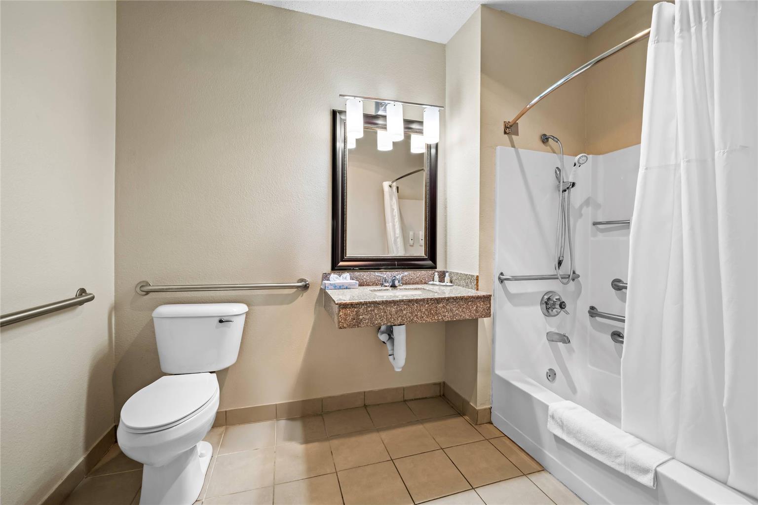 Quality Inn Dubuque on Hwy 20 - photo 25