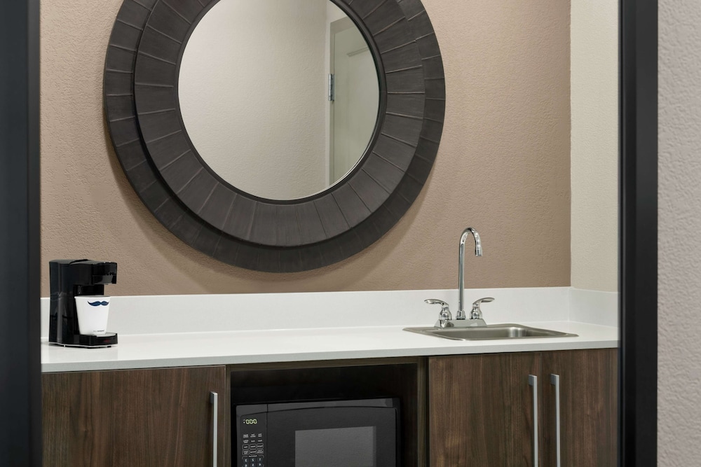 Hampton Inn & Suites Salisbury Fruitland - photo 19